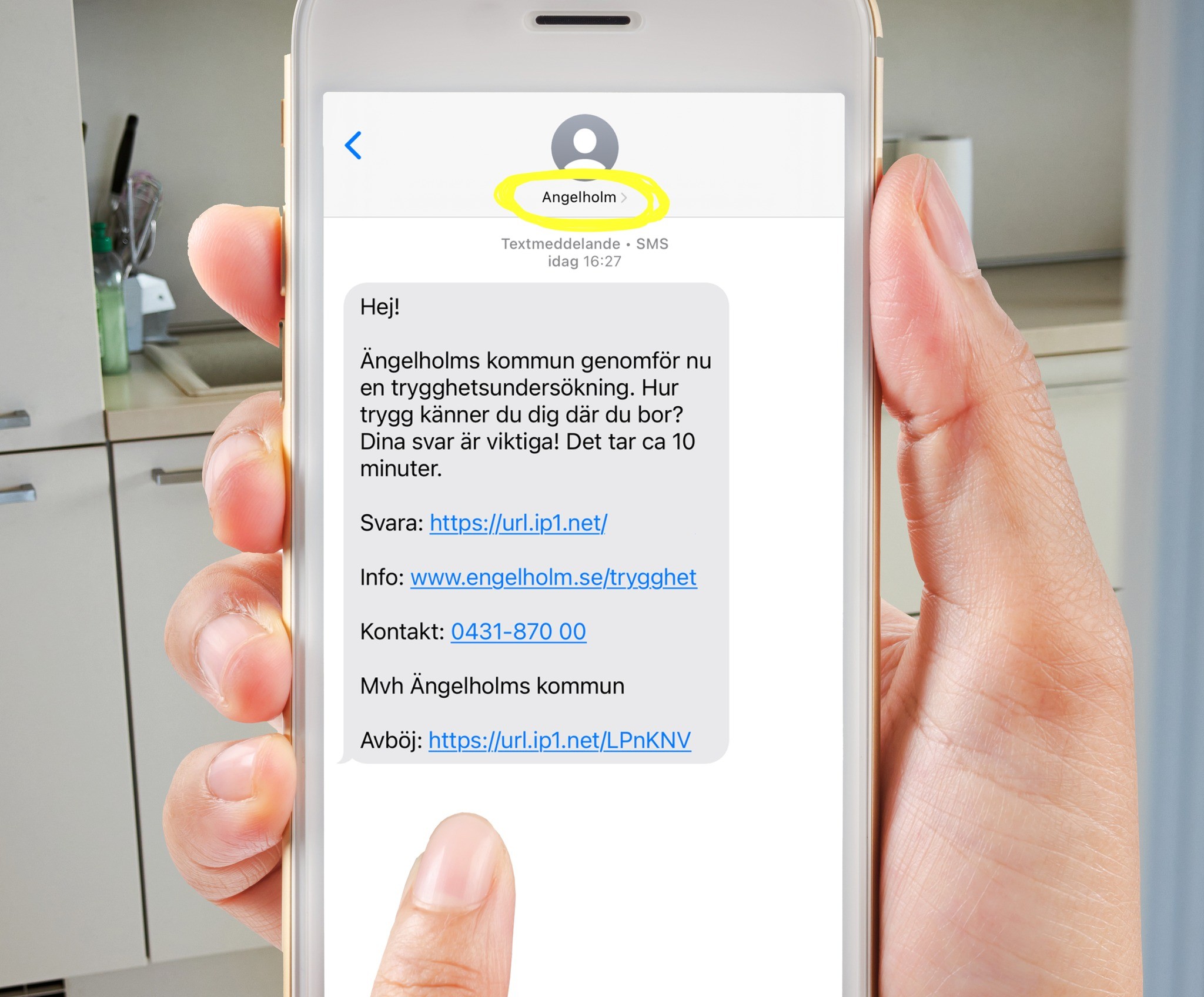 Ett sms på en mobilskärm kring en trygghetsundersökning