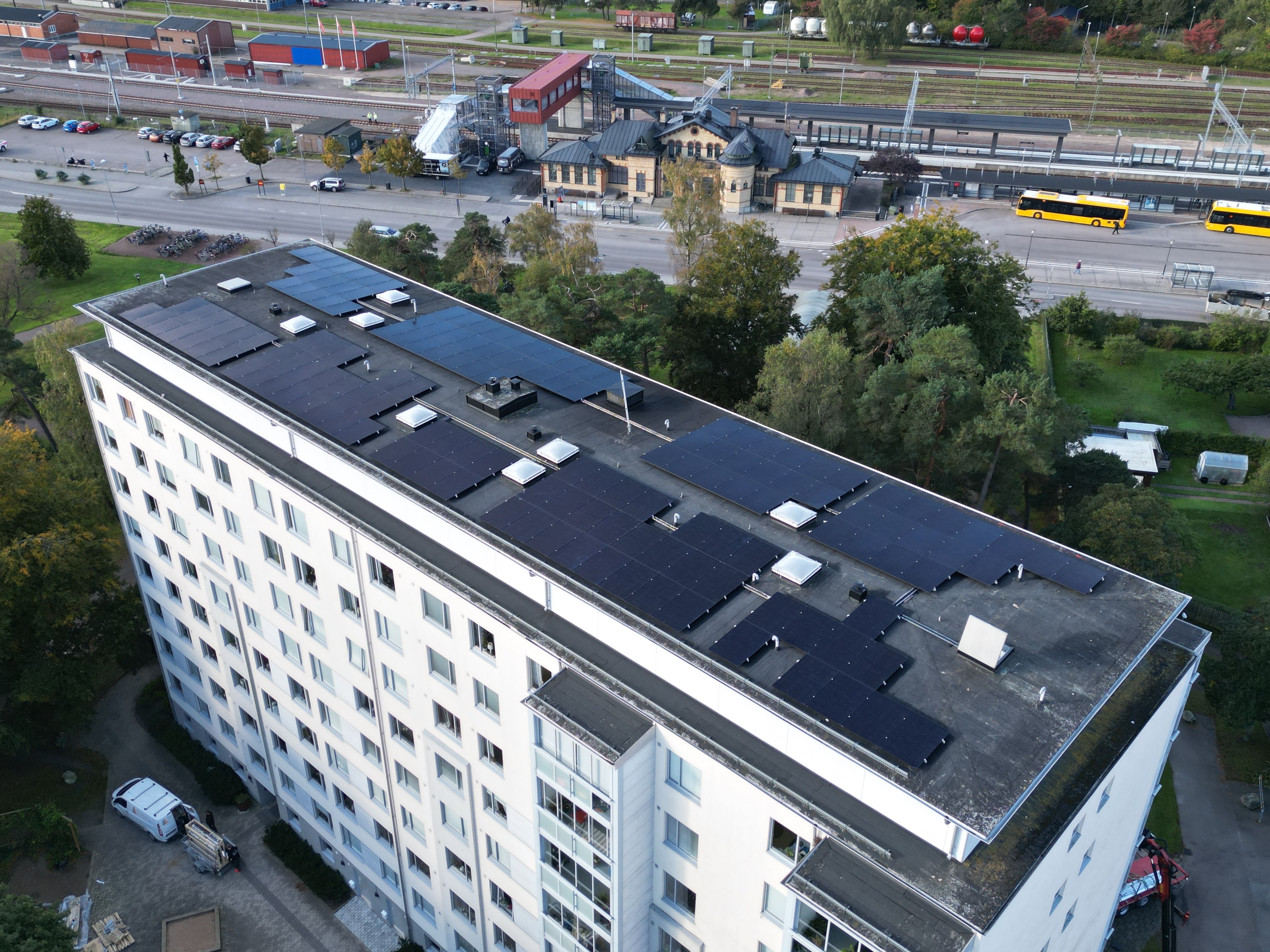 Solceller på ett hustak