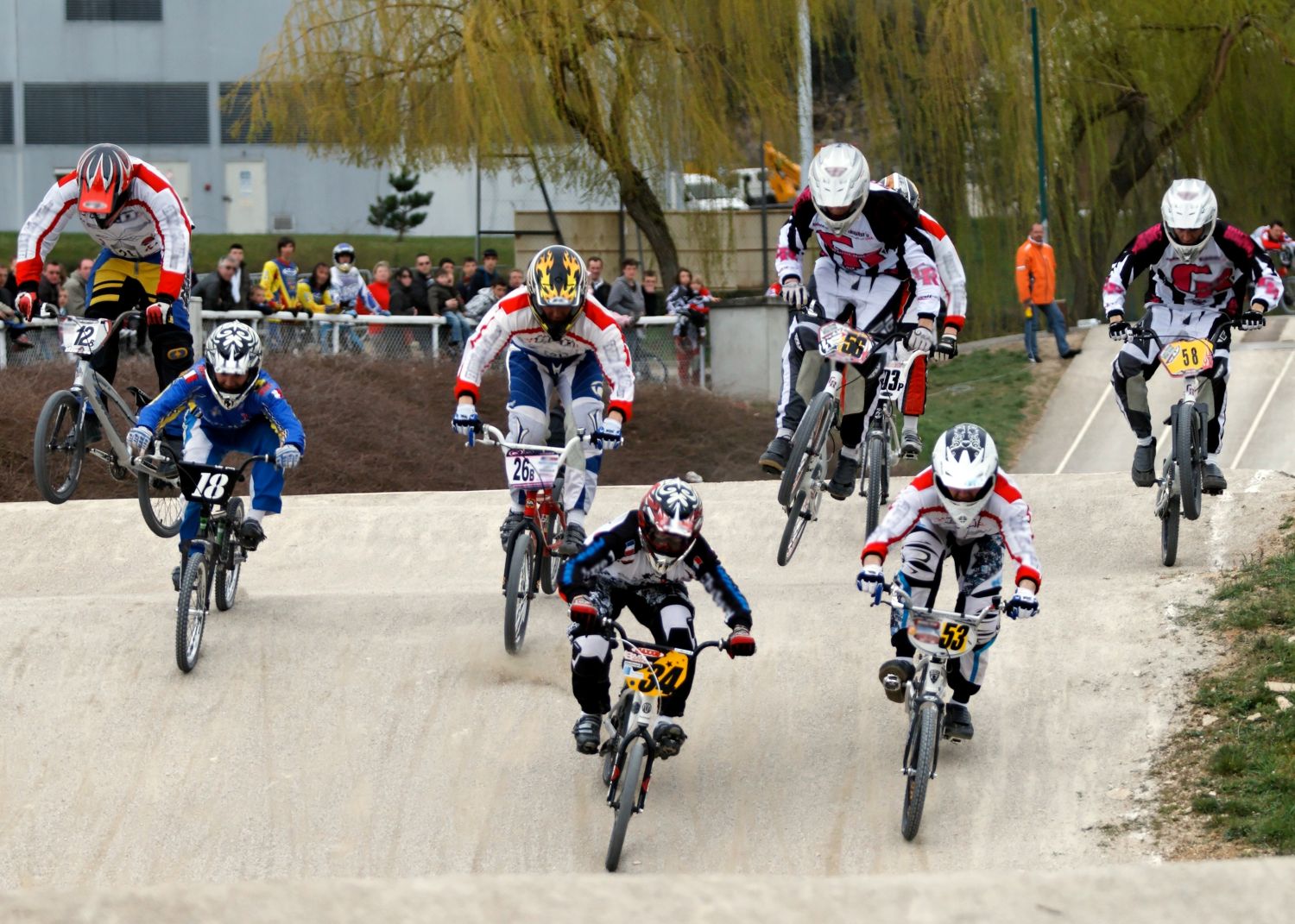 Personer som tävlar i BMX-racing